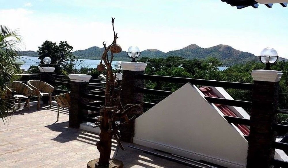 Bed and Breakfast Coron Bancuang Mansion Экстерьер фото