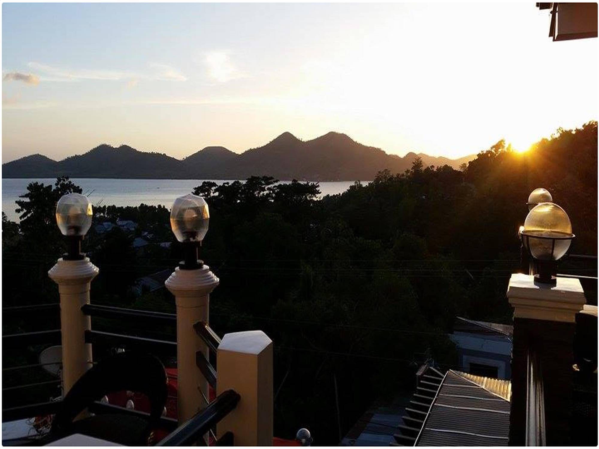 Bed and Breakfast Coron Bancuang Mansion Экстерьер фото